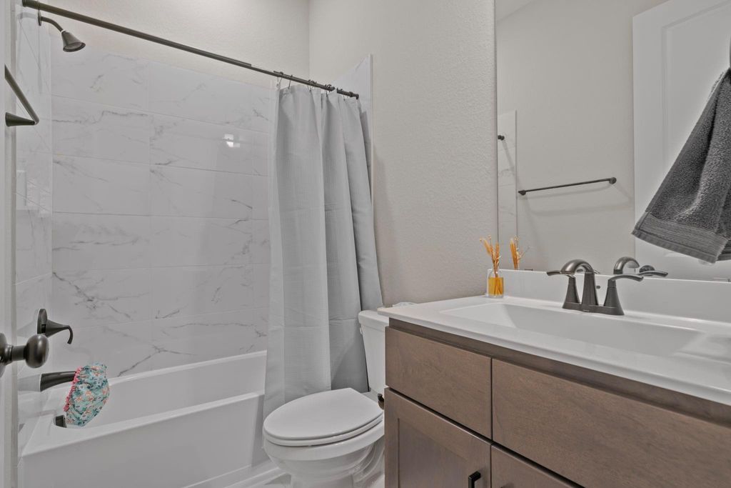 Image 44 of property listing at 1211 Morning Rose Drive, Missouri City, TX 77459