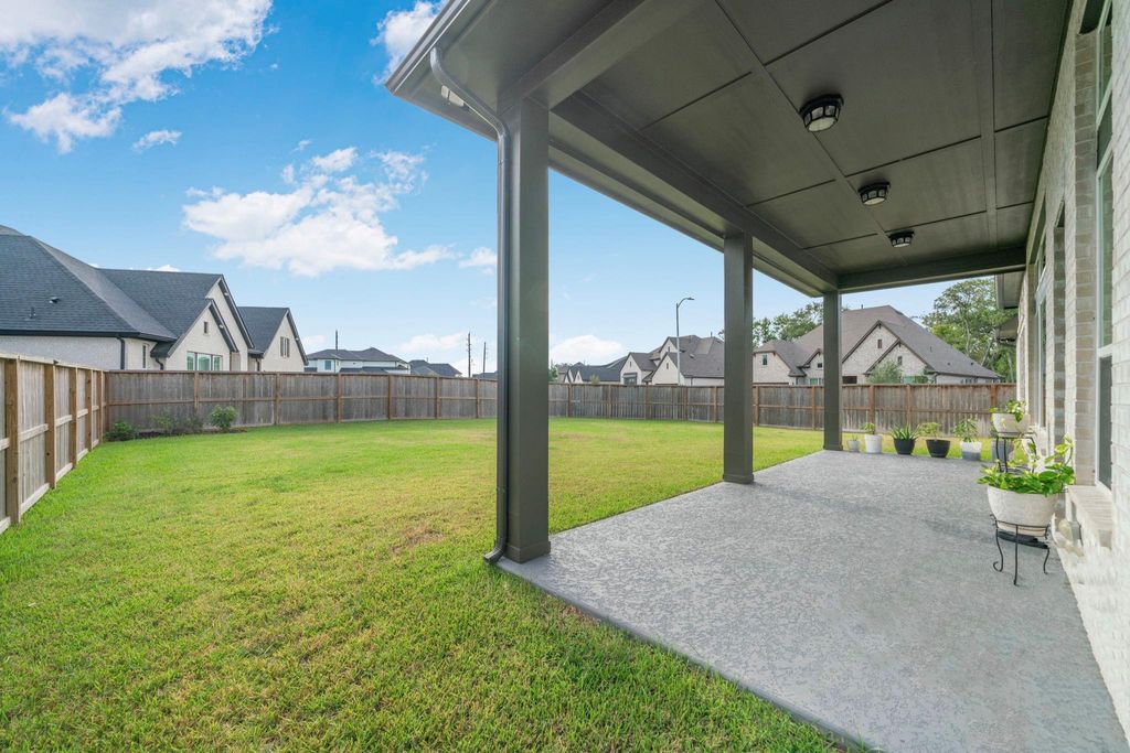 Image 6 of property listing at 1211 Morning Rose Drive, Missouri City, TX 77459