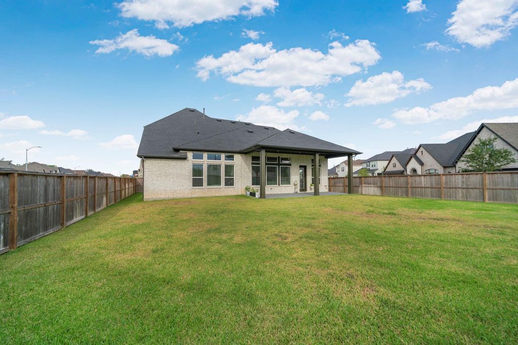 Image 7 of property listing at 1211 Morning Rose Drive, Missouri City, TX 77459
