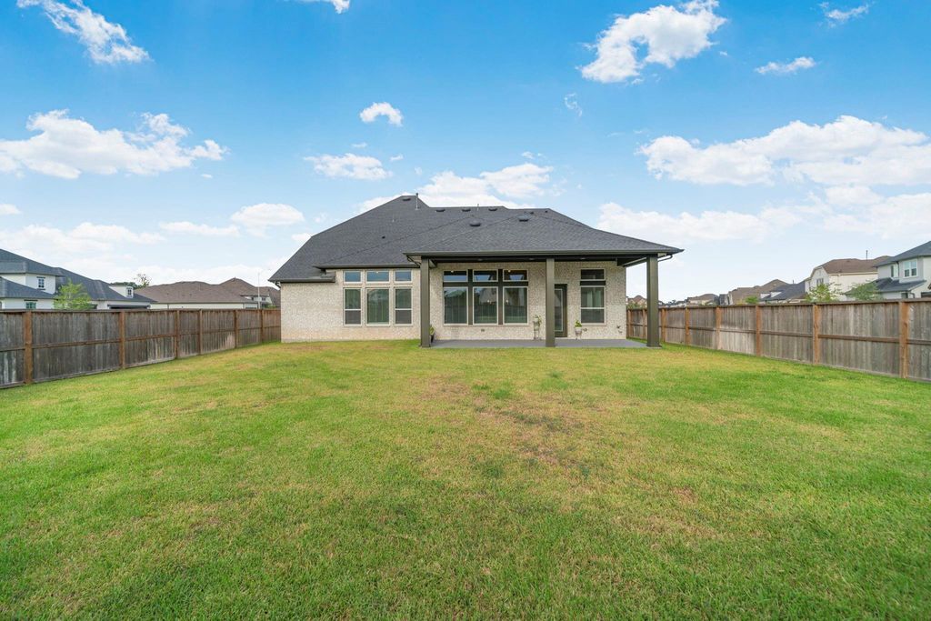 Image 8 of property listing at 1211 Morning Rose Drive, Missouri City, TX 77459