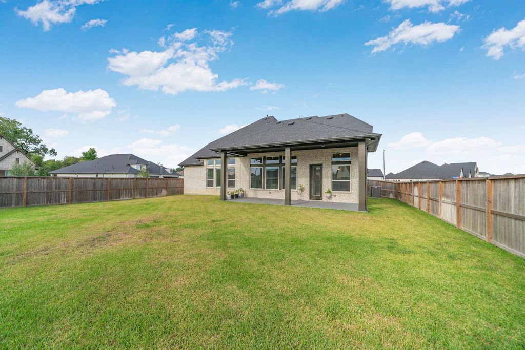 Image 9 of property listing at 1211 Morning Rose Drive, Missouri City, TX 77459
