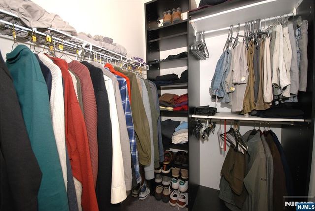 8 Quartz Way, Woodland Park, NJ 07424