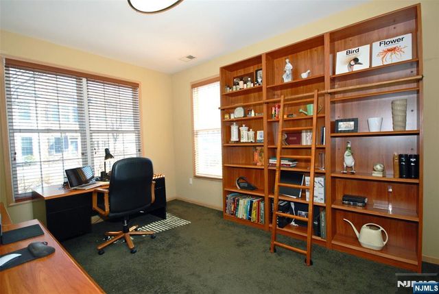 8 Quartz Way, Woodland Park, NJ 07424