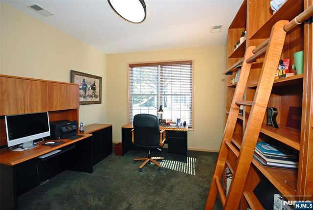 8 Quartz Way, Woodland Park, NJ 07424