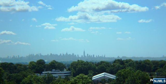 8 Quartz Way, Woodland Park, NJ 07424