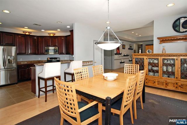 8 Quartz Way, Woodland Park, NJ 07424