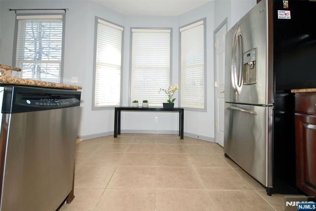 8 Quartz Way, Woodland Park, NJ 07424