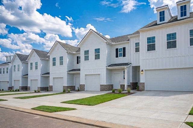 2590 McClure Blvd, Columbia, TN 38401
