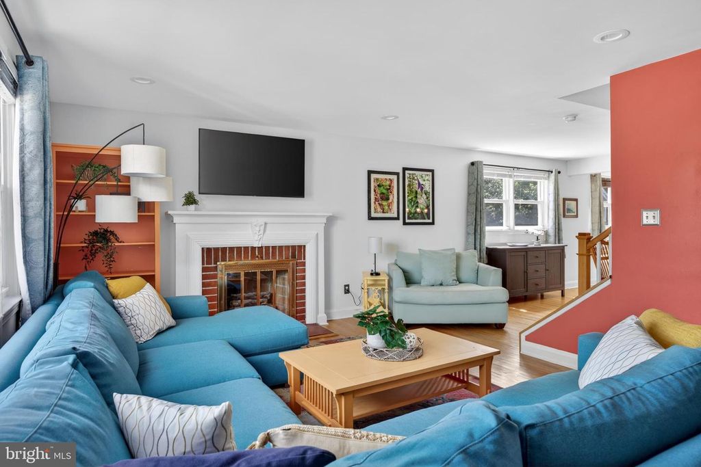 Image 10 of property listing at 18 S BEAUMONT AVE, Catonsville, MD 21228