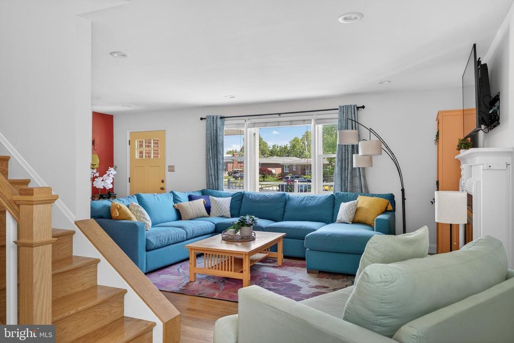 Image 13 of property listing at 18 S BEAUMONT AVE, Catonsville, MD 21228