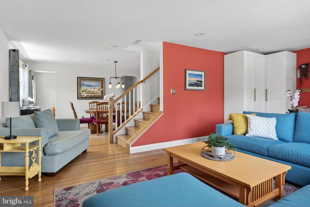 Image 15 of property listing at 18 S BEAUMONT AVE, Catonsville, MD 21228