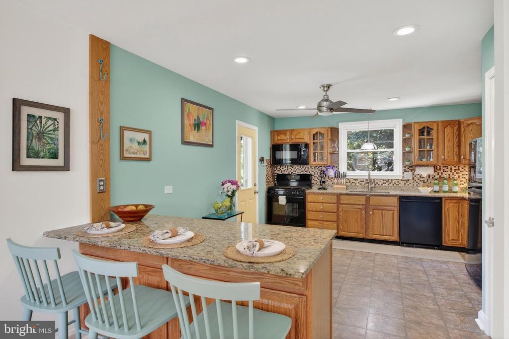 Image 19 of property listing at 18 S BEAUMONT AVE, Catonsville, MD 21228