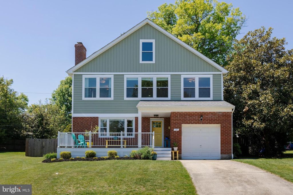 Image 2 of property listing at 18 S BEAUMONT AVE, Catonsville, MD 21228