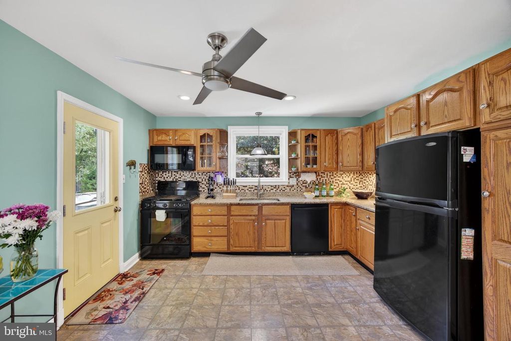 Image 21 of property listing at 18 S BEAUMONT AVE, Catonsville, MD 21228
