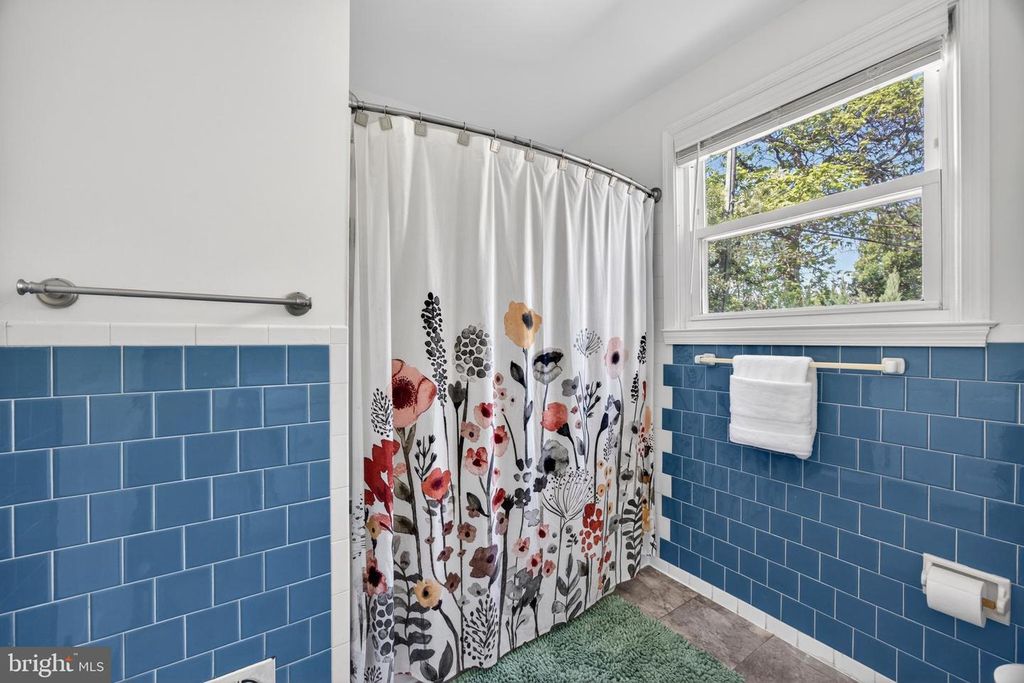 Image 25 of property listing at 18 S BEAUMONT AVE, Catonsville, MD 21228