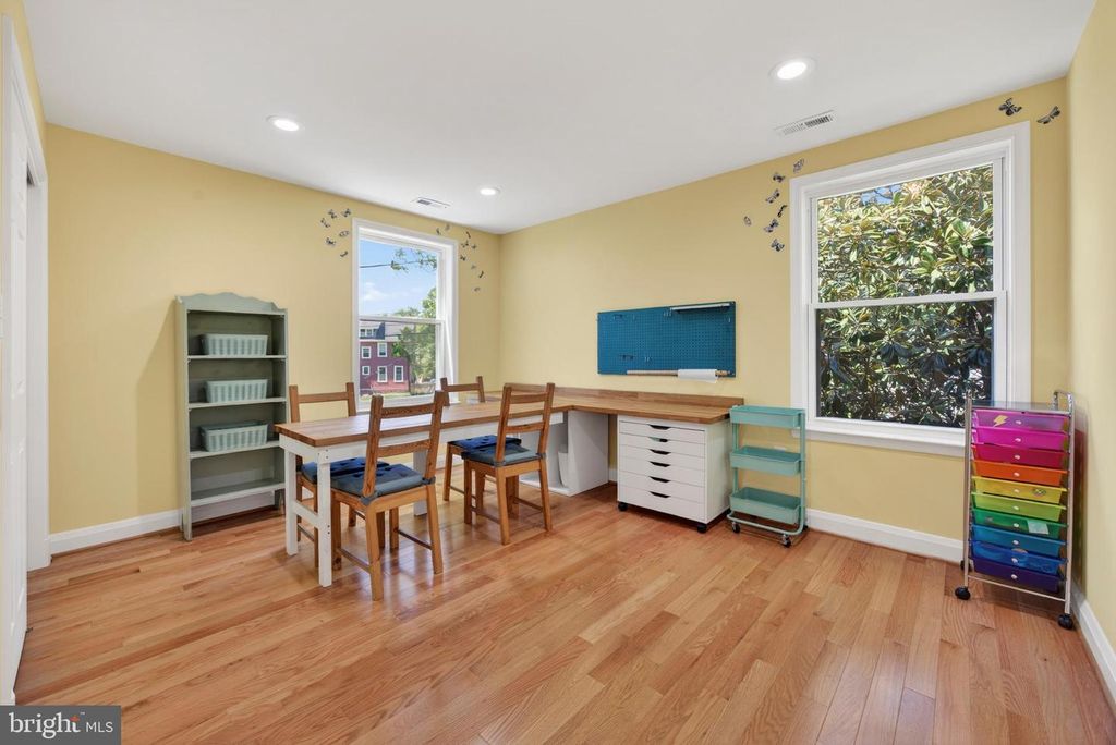 Image 38 of property listing at 18 S BEAUMONT AVE, Catonsville, MD 21228