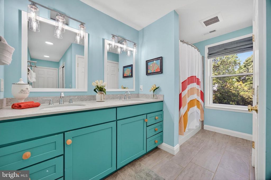 Image 42 of property listing at 18 S BEAUMONT AVE, Catonsville, MD 21228