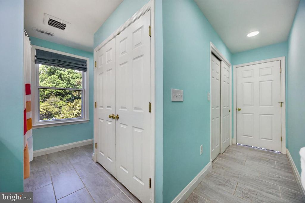 Image 43 of property listing at 18 S BEAUMONT AVE, Catonsville, MD 21228