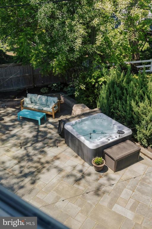 Image 45 of property listing at 18 S BEAUMONT AVE, Catonsville, MD 21228