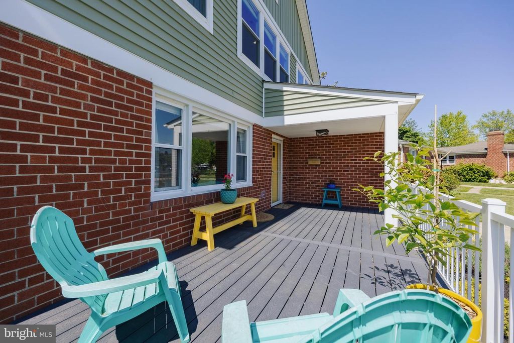 Image 5 of property listing at 18 S BEAUMONT AVE, Catonsville, MD 21228
