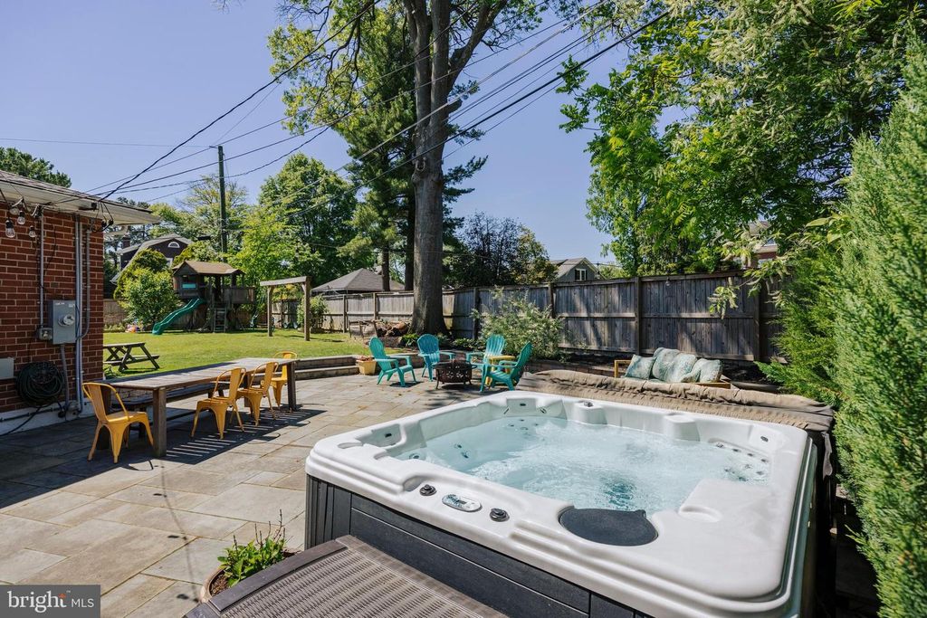 Image 57 of property listing at 18 S BEAUMONT AVE, Catonsville, MD 21228