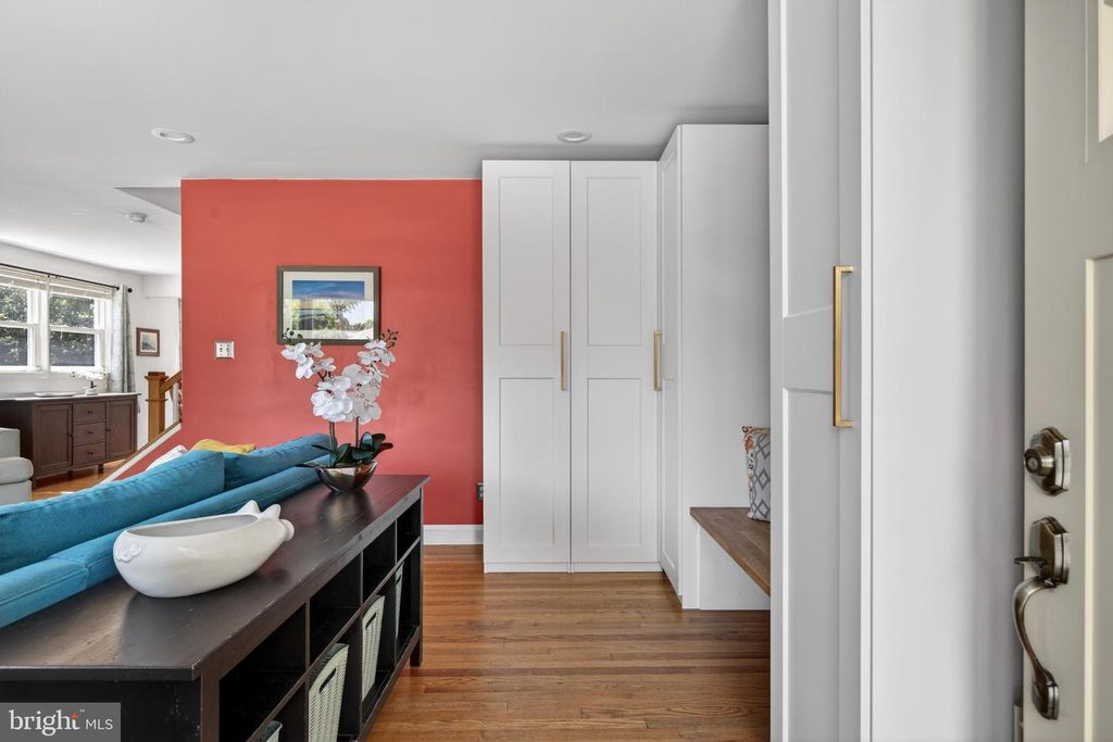 Image 6 of property listing at 18 S BEAUMONT AVE, Catonsville, MD 21228