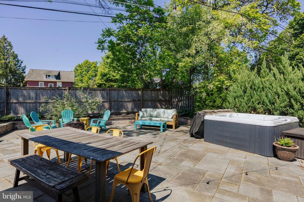 Image 61 of property listing at 18 S BEAUMONT AVE, Catonsville, MD 21228