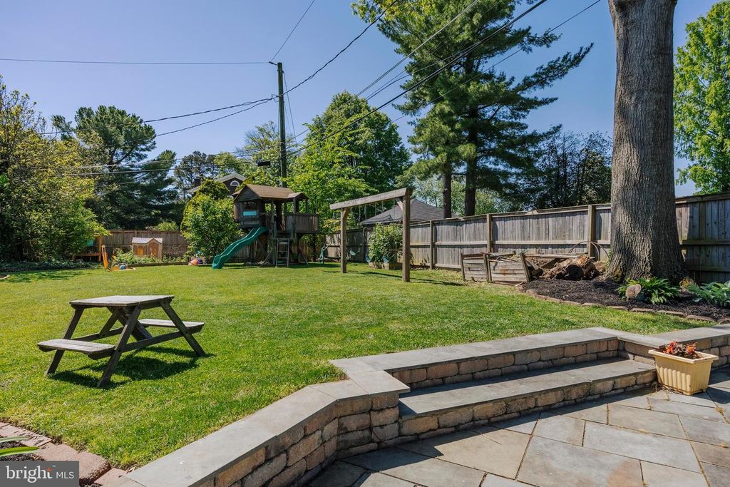Image 63 of property listing at 18 S BEAUMONT AVE, Catonsville, MD 21228