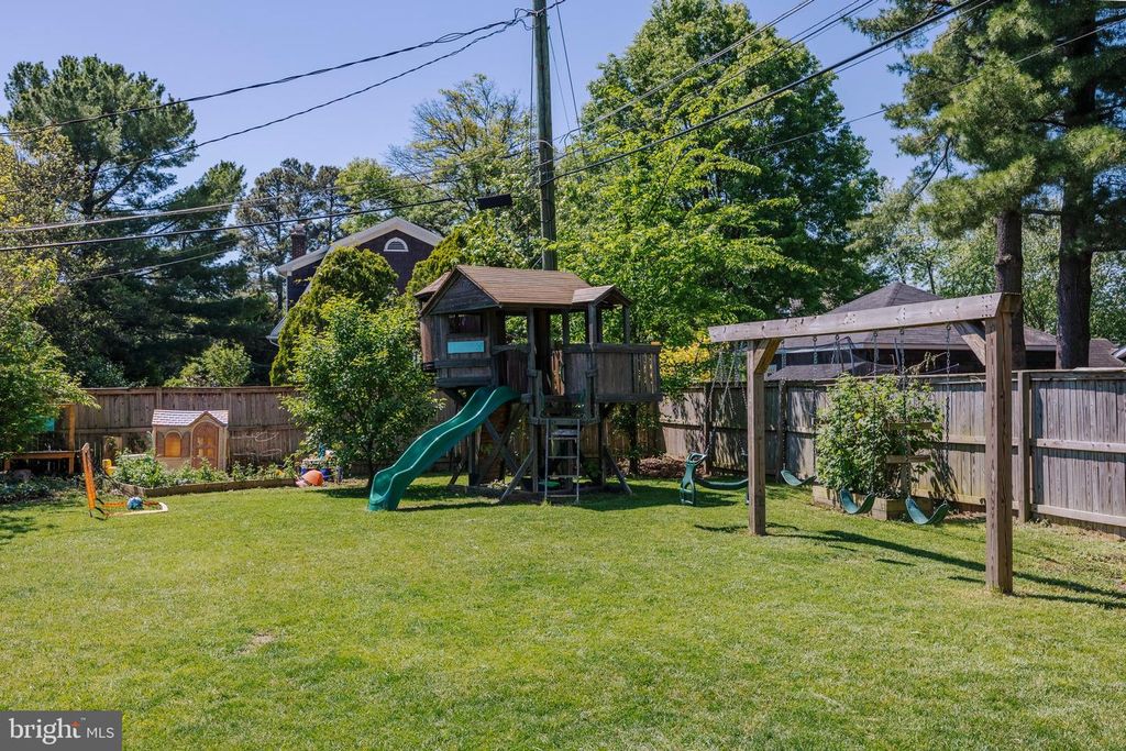 Image 64 of property listing at 18 S BEAUMONT AVE, Catonsville, MD 21228