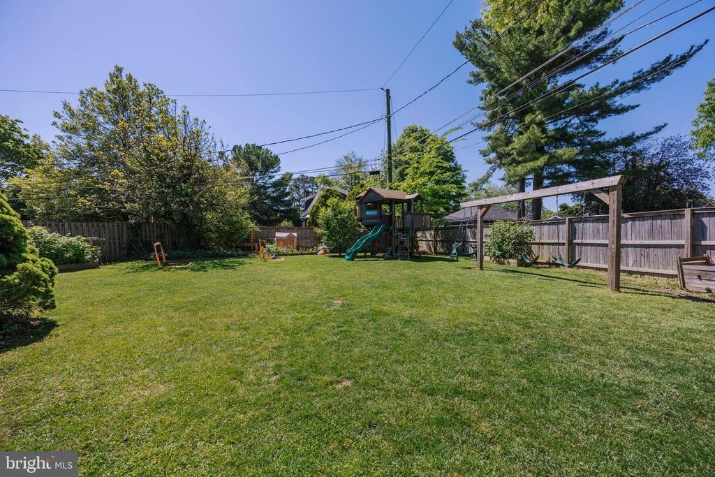 Image 65 of property listing at 18 S BEAUMONT AVE, Catonsville, MD 21228