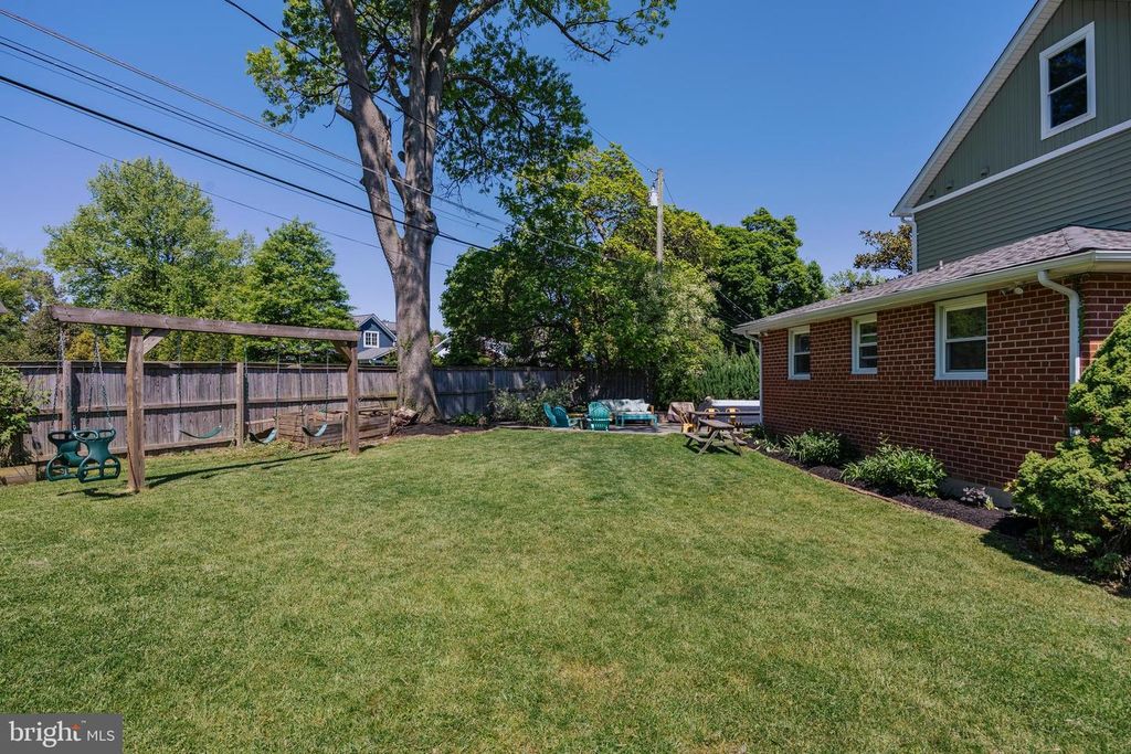 Image 66 of property listing at 18 S BEAUMONT AVE, Catonsville, MD 21228