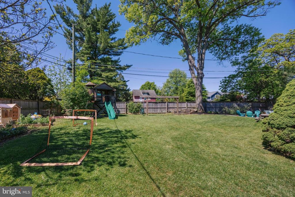 Image 67 of property listing at 18 S BEAUMONT AVE, Catonsville, MD 21228