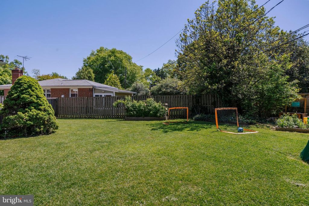 Image 68 of property listing at 18 S BEAUMONT AVE, Catonsville, MD 21228