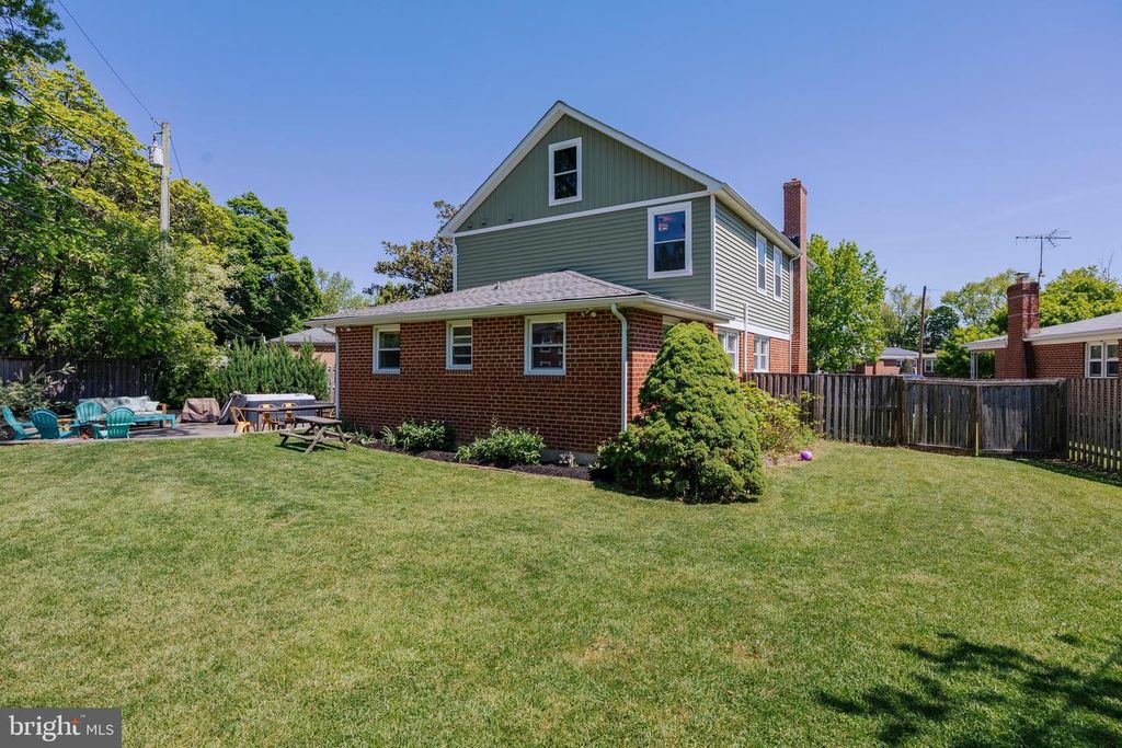 Image 69 of property listing at 18 S BEAUMONT AVE, Catonsville, MD 21228