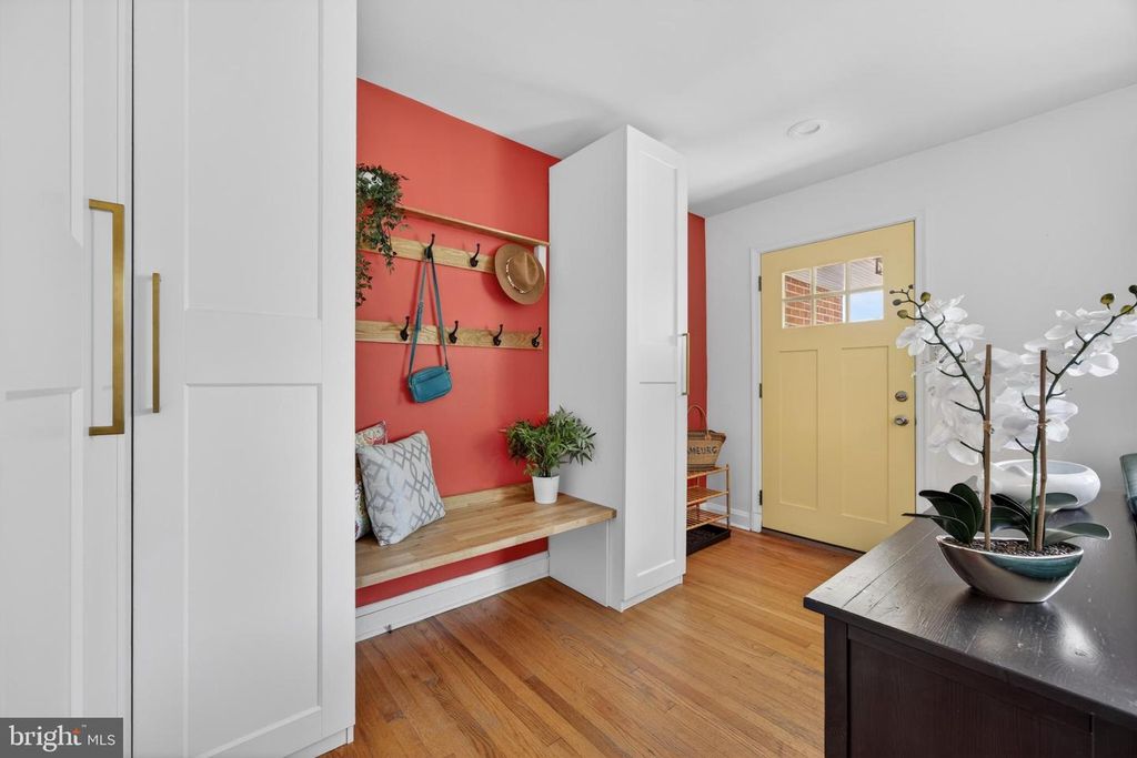 Image 7 of property listing at 18 S BEAUMONT AVE, Catonsville, MD 21228