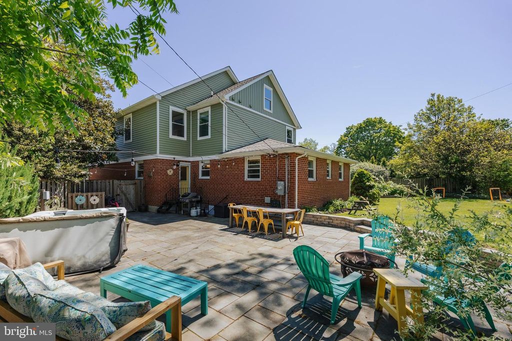 Image 70 of property listing at 18 S BEAUMONT AVE, Catonsville, MD 21228