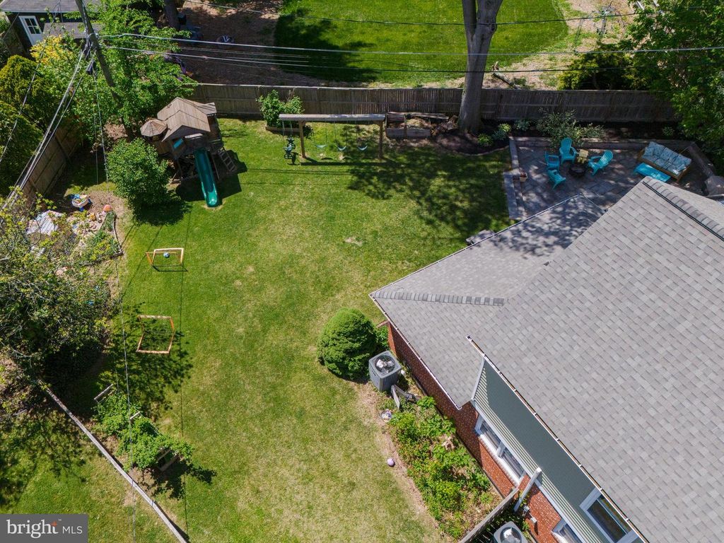 Image 76 of property listing at 18 S BEAUMONT AVE, Catonsville, MD 21228