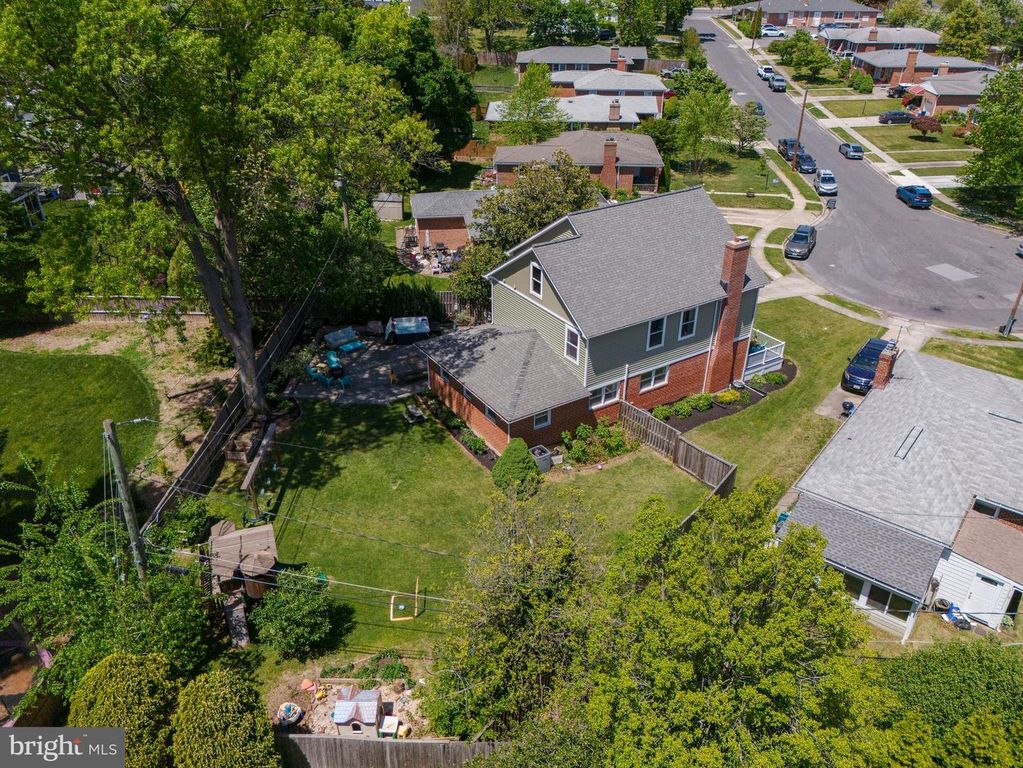 Image 77 of property listing at 18 S BEAUMONT AVE, Catonsville, MD 21228