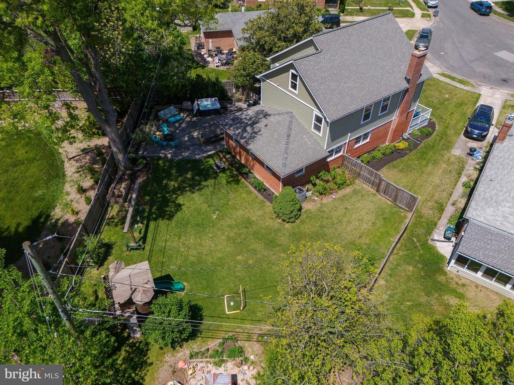Image 78 of property listing at 18 S BEAUMONT AVE, Catonsville, MD 21228