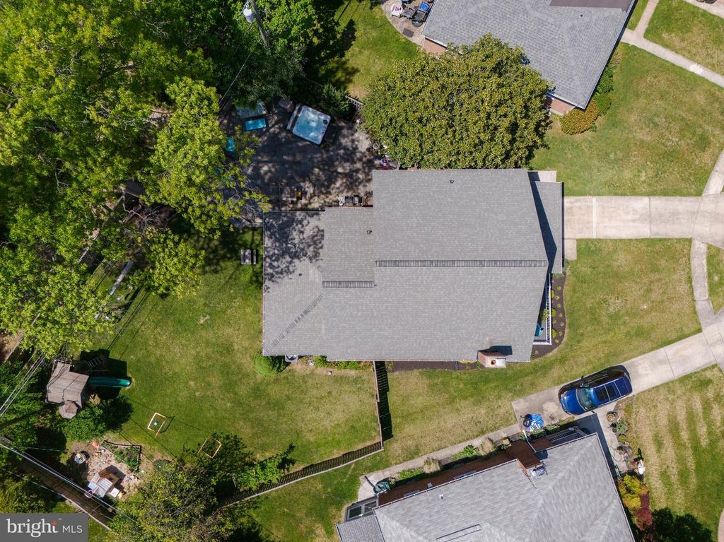 Image 79 of property listing at 18 S BEAUMONT AVE, Catonsville, MD 21228