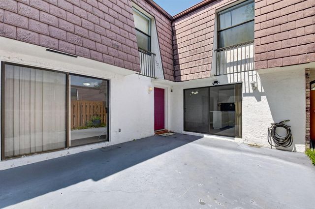 7582 Courtyard Run E 7582, Boca Raton, FL 33433
