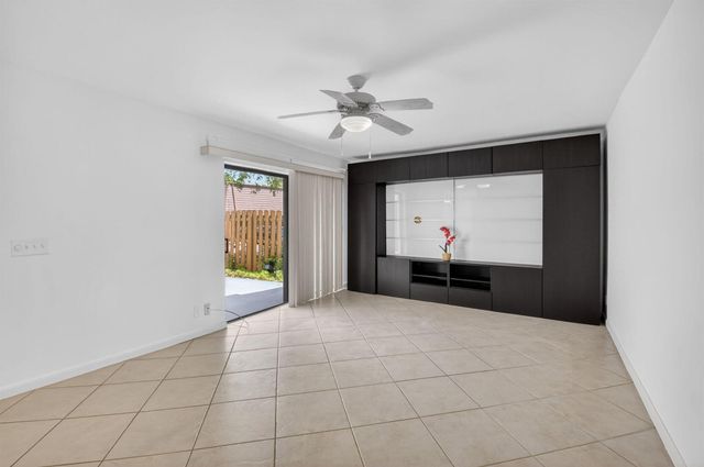 7582 Courtyard Run E 7582, Boca Raton, FL 33433