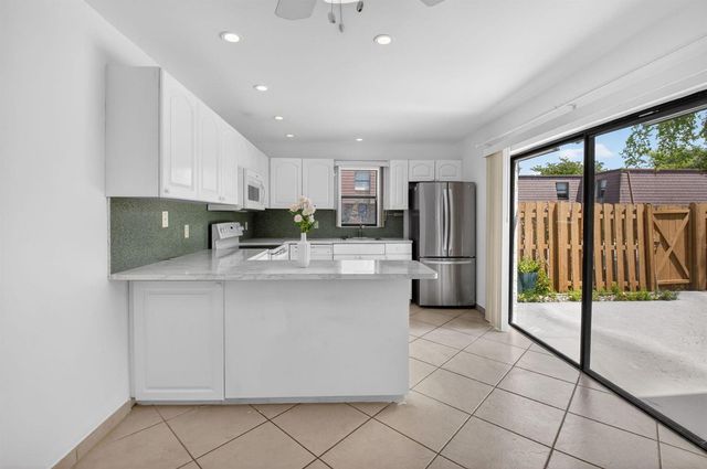 7582 Courtyard Run E 7582, Boca Raton, FL 33433