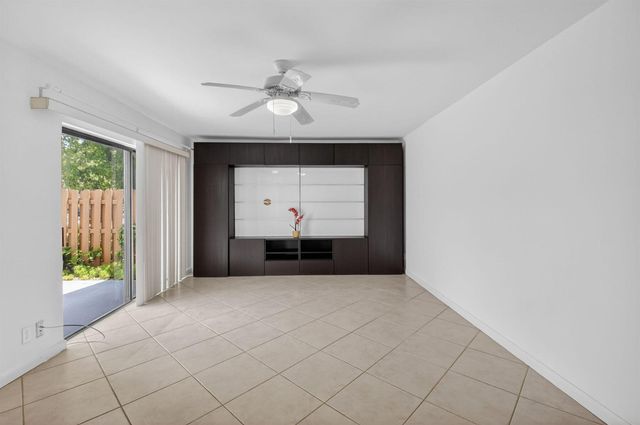 7582 Courtyard Run E 7582, Boca Raton, FL 33433