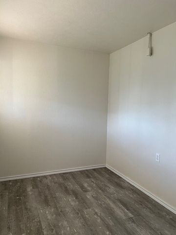 221 W 5th Street, Springtown, TX 76086