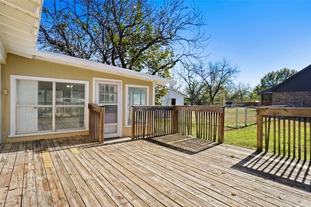 221 W 5th Street, Springtown, TX 76086