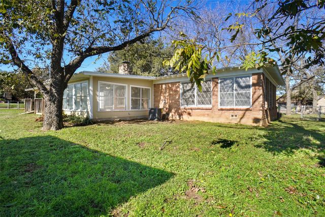 221 W 5th Street, Springtown, TX 76086