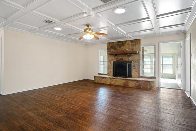 221 W 5th Street, Springtown, TX 76086