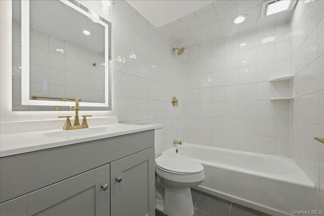 84 N Fordham Road, Hicksville, NY 11801