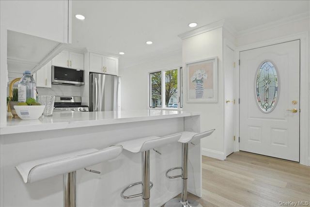 84 N Fordham Road, Hicksville, NY 11801